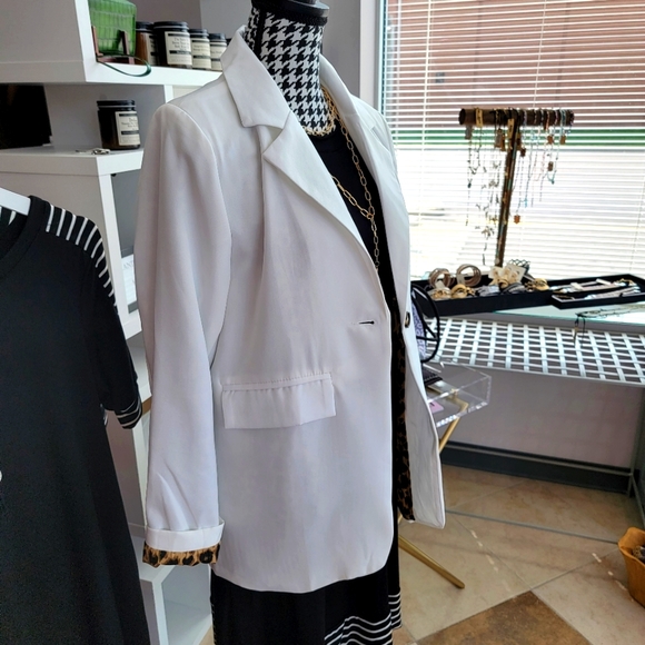 Brielle Blazer in White - Picture 1 of 4